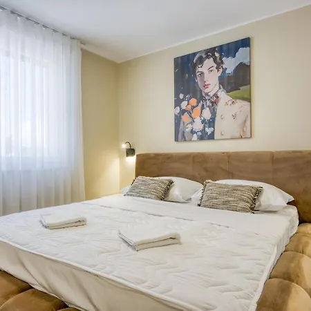 Elisadora Ii Apartment Porec